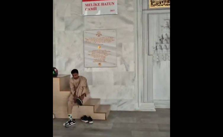 Melike Hatun camisinde bayram namazı sonrası. Yer: Maalesef Türkiye Cumhuriyeti'nin başkenti Ankara - Resim: 18